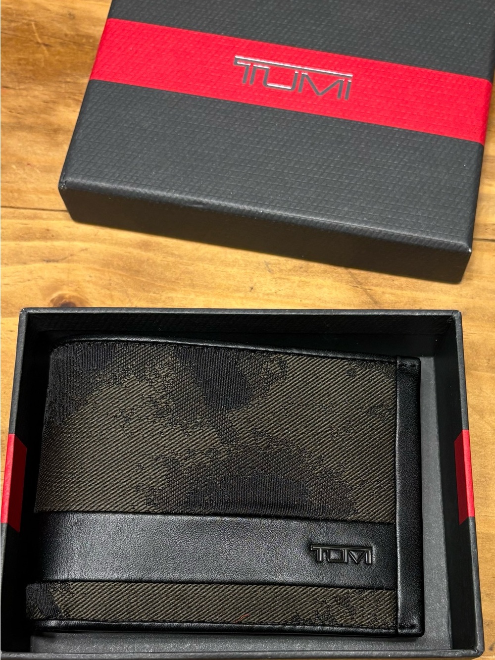 Tumi Men's Black and Green Camo Bi-Fold Wallet with Logo Detail